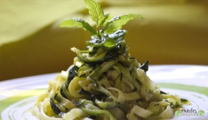 Tagliatelles de courgettes-menthe-vinaigre balsamique-huile de noisette