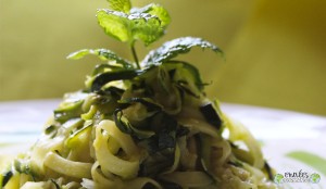 Tagliatelles de courgettes-menthe-vinaigre balsamique-huile de noisette