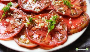 sallad-tomat-black-de-Krim-vitlök-basilika-3