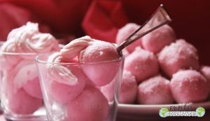 Billes roses qui roulent et leur chantilly