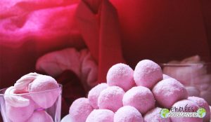 Billes roses qui roulent et leur chantilly