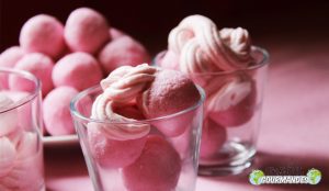Billes roses qui roulent et leur chantilly