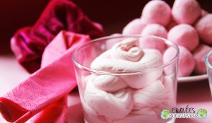 Billes roses qui roulent et leur chantilly