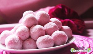Billes roses qui roulent et leur chantilly