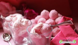Billes roses qui roulent et leur chantilly