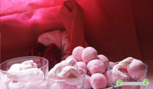 Billes roses qui roulent et leur chantilly