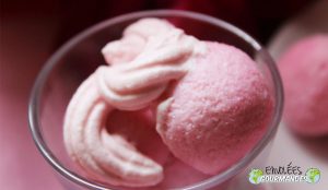 Billes roses qui roulent et leur chantilly