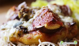 Petites pizzas de banane plantain à la Fourme d'Ambert et aux figues fraîches