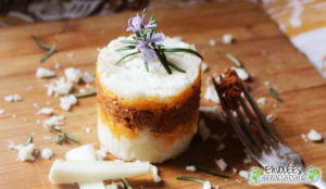 Parmentier de manioc à la viande de bœuf et sa sauce tomate