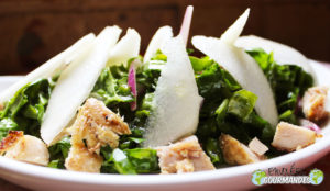 Fraîcheur en bouche (salade d’épinards et poire sublimée par l’arbre à l’ail* du Cameroun)