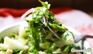 Fraîcheur en bouche (salade d’épinards et poire sublimée par l’arbre à l’ail* du Cameroun)