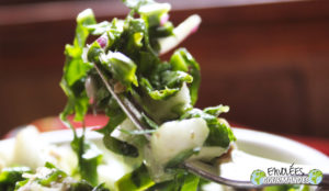 Fraîcheur en bouche (salade d’épinards et poire sublimée par l’arbre à l’ail* du Cameroun)